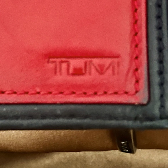 Vintage Tumi leather wallet, black with red - Picture 4 of 5